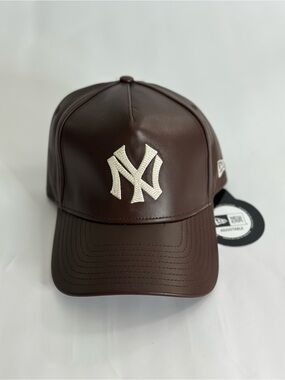 New Era NY Yankees Brown 100% Genuine Leather Hat Adjustable OSFM MLB Cap NWT